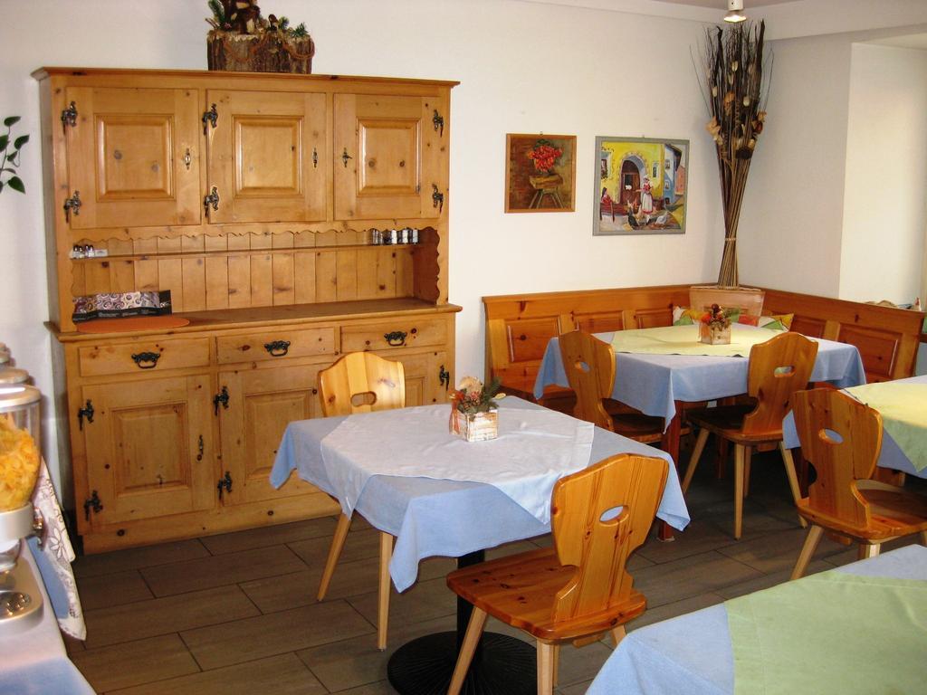 Pensiun Garni Plaz Scuol Exterior foto