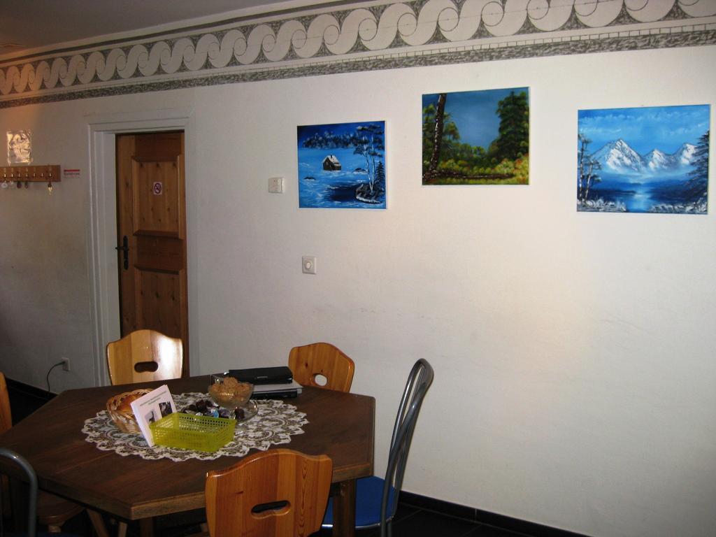 Pensiun Garni Plaz Scuol Exterior foto