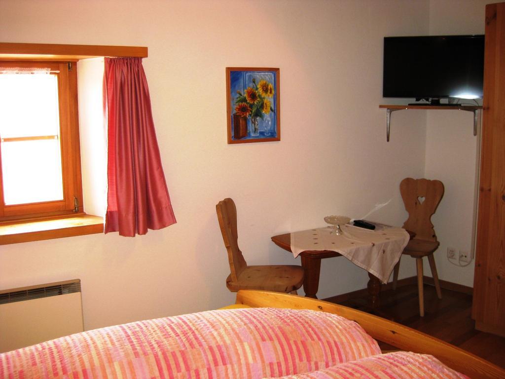 Pensiun Garni Plaz Scuol Exterior foto