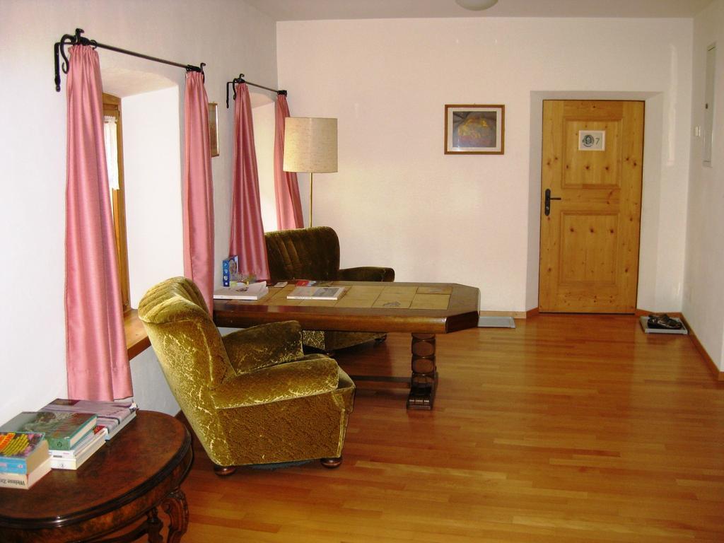 Pensiun Garni Plaz Scuol Exterior foto